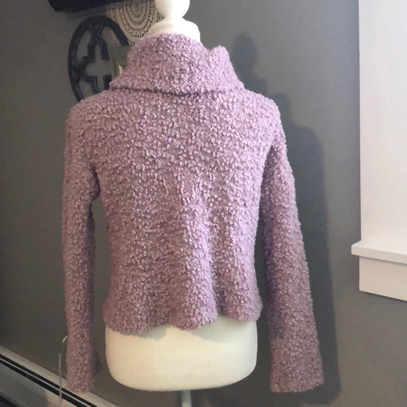 Crop style cowl neck popcorn sweater - Picture 4 of 6